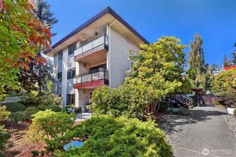 300 N 137th St #A, Seattle, WA 98133