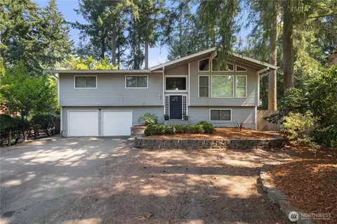 3331 SE Summer Pl, Port Orchard, WA 98366