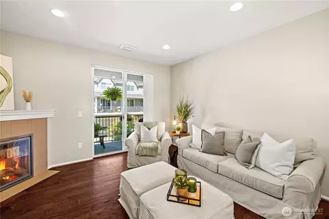 Living - 1912 113th Pl SE, Everett, WA 98208 photo 2 of 2