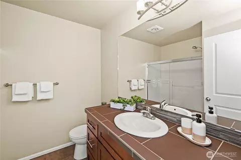 Bath - 1912 113th Pl SE, Everett, WA 98208 photo 3 of 4