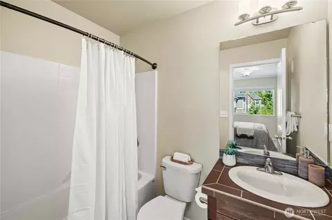 Bath - 1912 113th Pl SE, Everett, WA 98208 photo 1 of 4