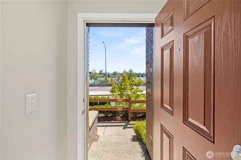 Entry Way - 1912 113th Pl SE, Everett, WA 98208 photo 3 of 3