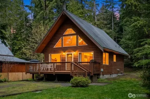 214 Paradise Dr, Ashford, WA 98304
