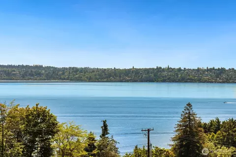 8443 NE 6th St, Medina, WA 98039