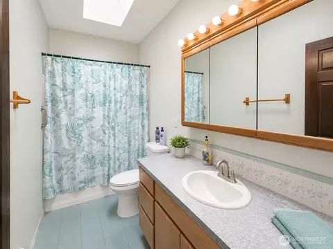 Bath - 334 Harmon Rd, Chehalis, WA 98532 photo 1 of 2