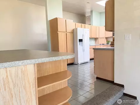 Kitchen - 334 Harmon Rd, Chehalis, WA 98532 photo 4 of 6
