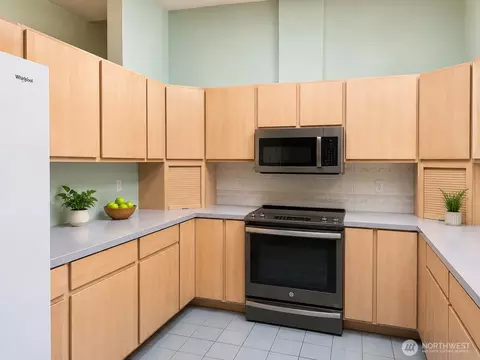 Kitchen - 334 Harmon Rd, Chehalis, WA 98532 photo 3 of 6