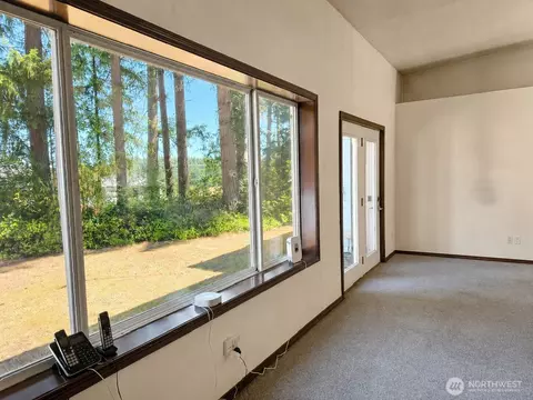 Living - 334 Harmon Rd, Chehalis, WA 98532 photo 3 of 3