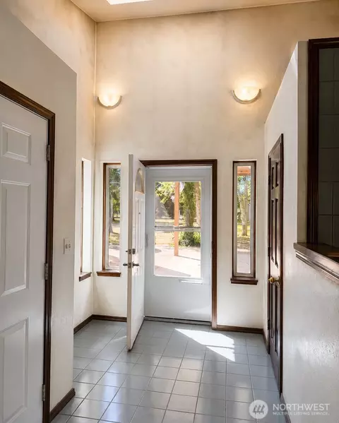 Entry Way - 334 Harmon Rd, Chehalis, WA 98532 photo 1 of 1