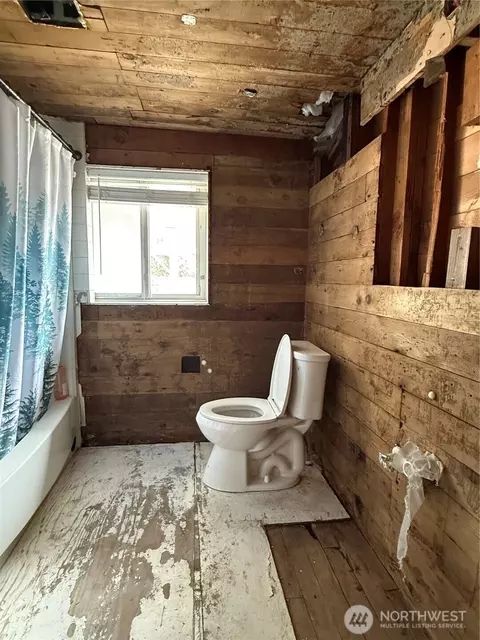 Bath - 603 Kansas St SW #1 & 2, Orting, WA 98360 photo 1 of 1