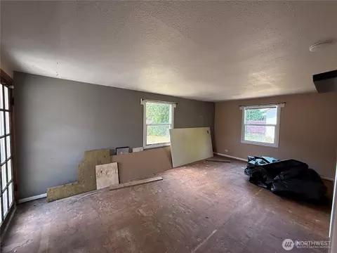 Living - 603 Kansas St SW #1 & 2, Orting, WA 98360 photo 2 of 3