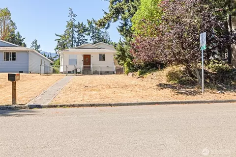 1206 W 15th St, Port Angeles, WA 98363