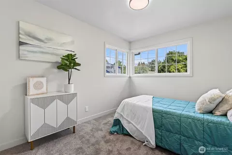 Bedroom - 2839 Parkview Dr, Longview, WA 98632 photo 2 of 4