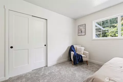 Bedroom - 2839 Parkview Dr, Longview, WA 98632 photo 4 of 4