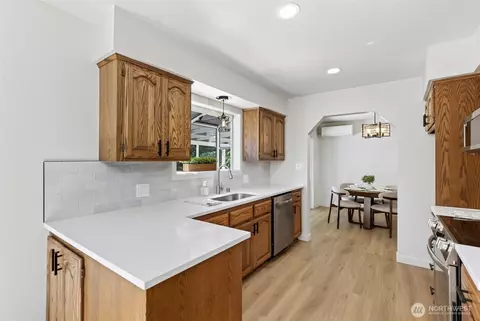 Kitchen - 2839 Parkview Dr, Longview, WA 98632 photo 3 of 5