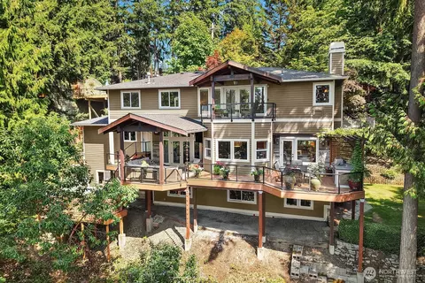 949 207th Ave NE, Sammamish, WA 98074