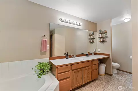 Bath - 526 Haywire Rd, Winlock, WA 98596 photo 3 of 3