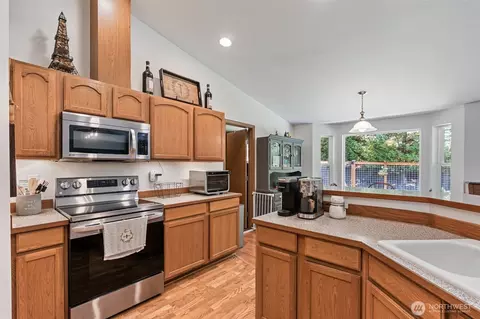 Kitchen - 526 Haywire Rd, Winlock, WA 98596 photo 4 of 4