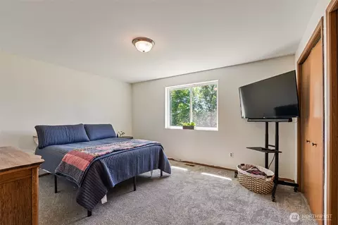 Bedroom - 526 Haywire Rd, Winlock, WA 98596 photo 1 of 2