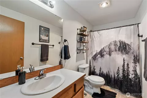 Bath - 526 Haywire Rd, Winlock, WA 98596 photo 1 of 3