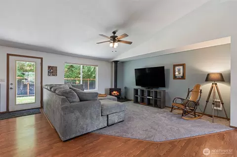 Living - 526 Haywire Rd, Winlock, WA 98596 photo 1 of 1