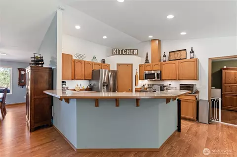 Kitchen - 526 Haywire Rd, Winlock, WA 98596 photo 1 of 4