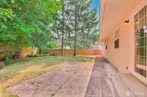 Exterior - 21815 6th Ave W, Bothell, WA 98021 photo 4 of 8