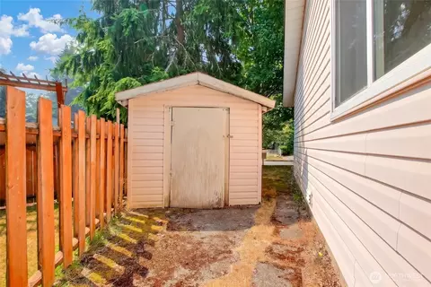 Exterior - 21815 6th Ave W, Bothell, WA 98021 photo 8 of 8