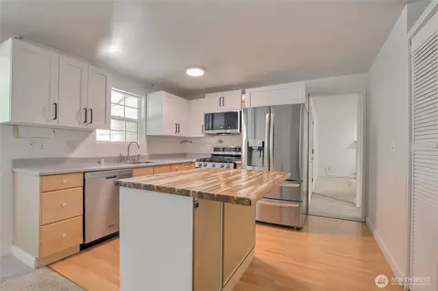 Kitchen - 21815 6th Ave W, Bothell, WA 98021 photo 1 of 3