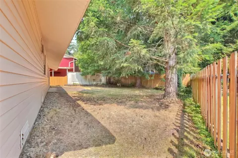 Exterior - 21815 6th Ave W, Bothell, WA 98021 photo 5 of 8