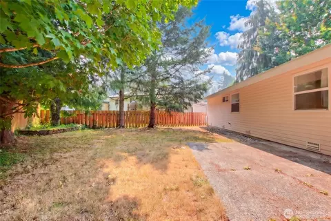 Exterior - 21815 6th Ave W, Bothell, WA 98021 photo 7 of 8