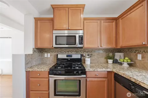 Kitchen - 14019 33rd Dr SE, Mill Creek, WA 98012 photo 2 of 3