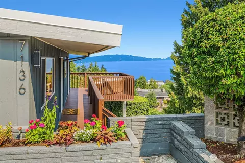 7136 S Sunnycrest Rd, Seattle, WA 98178