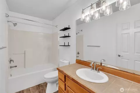 Bath - 728 95th Ct SE, Everett, WA 98208 photo 3 of 5