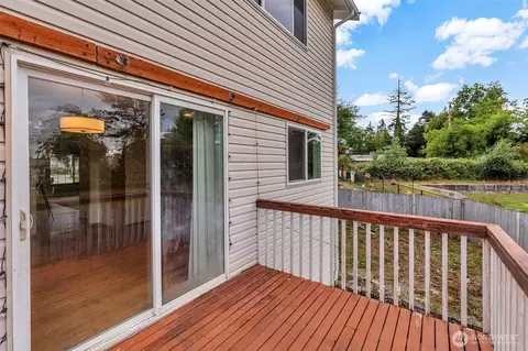 Exterior - 728 95th Ct SE, Everett, WA 98208 photo 5 of 8