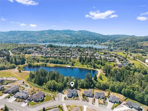 24050 Dolphin Ln, Mount Vernon, WA 98274