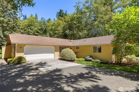 8960 NE Day Rd, Bainbridge Island, WA 98110