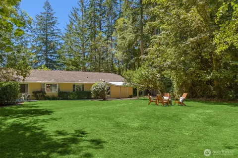 8960 NE Day Rd, Bainbridge Island, WA 98110