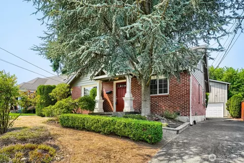 218 Summit Ave, Fircrest, WA 98466