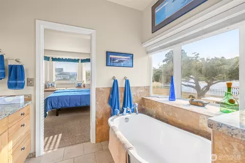 Bath - 51 John Carl Rd, Sequim, WA 98382 photo 2 of 4