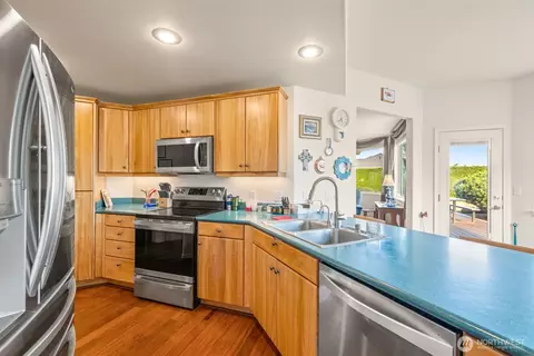 Kitchen - 51 John Carl Rd, Sequim, WA 98382 photo 5 of 7