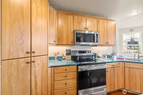 Kitchen - 51 John Carl Rd, Sequim, WA 98382 photo 3 of 7