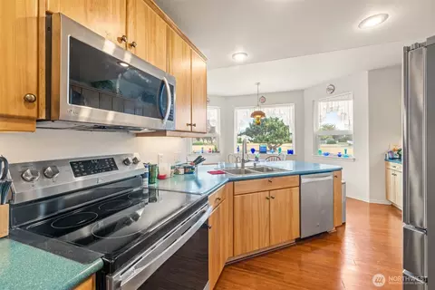 Kitchen - 51 John Carl Rd, Sequim, WA 98382 photo 4 of 7