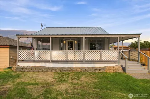 16 Freemont Ave, Rock Island, WA 98850