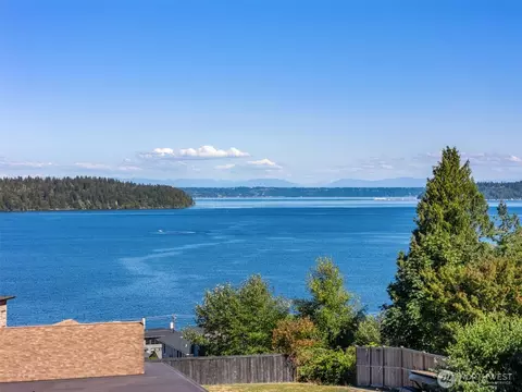 8102 E Seaview Dr, Port Orchard, WA 98366