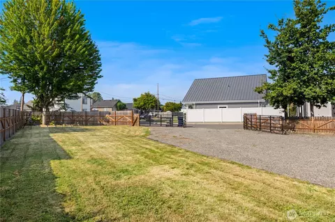 Exterior - 1702 Griffin Ave, Enumclaw, WA 98022 photo 13 of 16