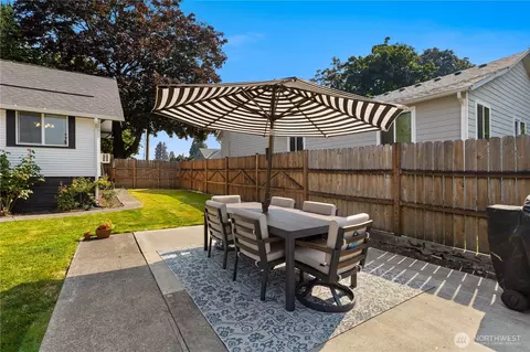Exterior - 1702 Griffin Ave, Enumclaw, WA 98022 photo 9 of 16