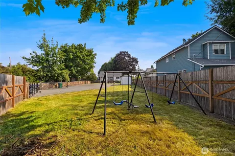 Exterior - 1702 Griffin Ave, Enumclaw, WA 98022 photo 14 of 16