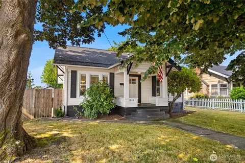 Exterior - 1702 Griffin Ave, Enumclaw, WA 98022 photo 2 of 16