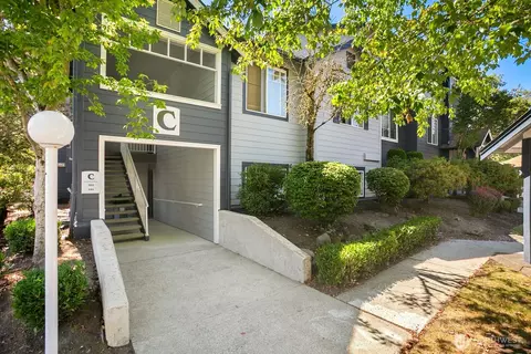 10825 SE 200th St #C101, Kent, WA 98031